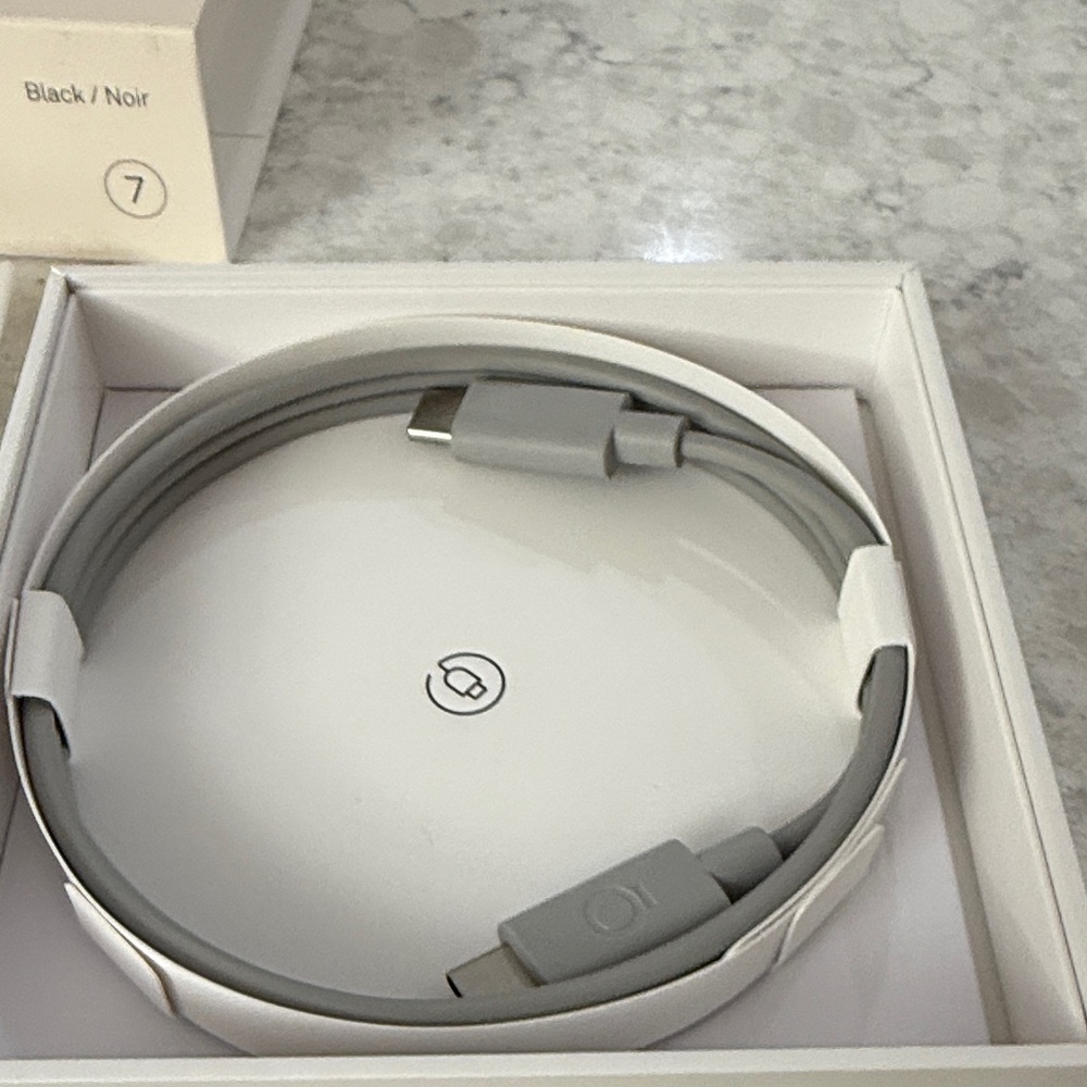 Oura ring Gen 4 size 7 - Picture 2 of 4